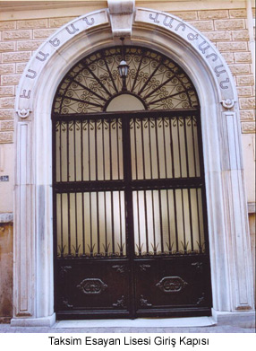 Esayan Lisesi Giriş Kapısı